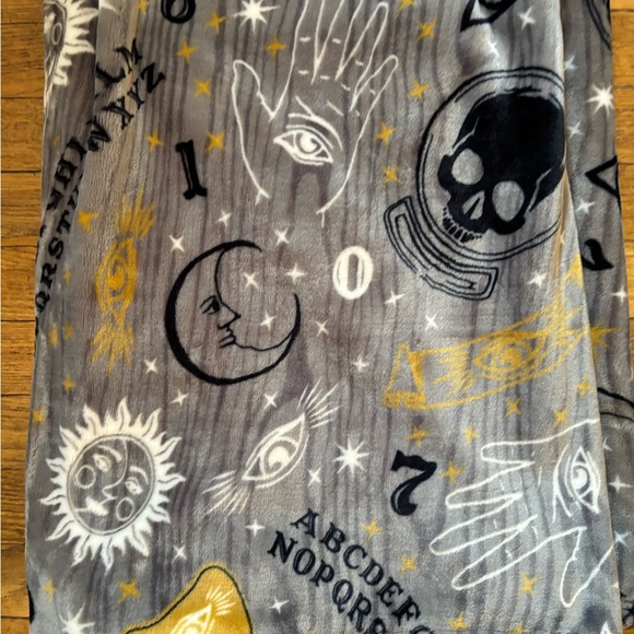 BNWT OVERSIZED OUIJA THROW BLANKET!! - Picture 5 of 9
